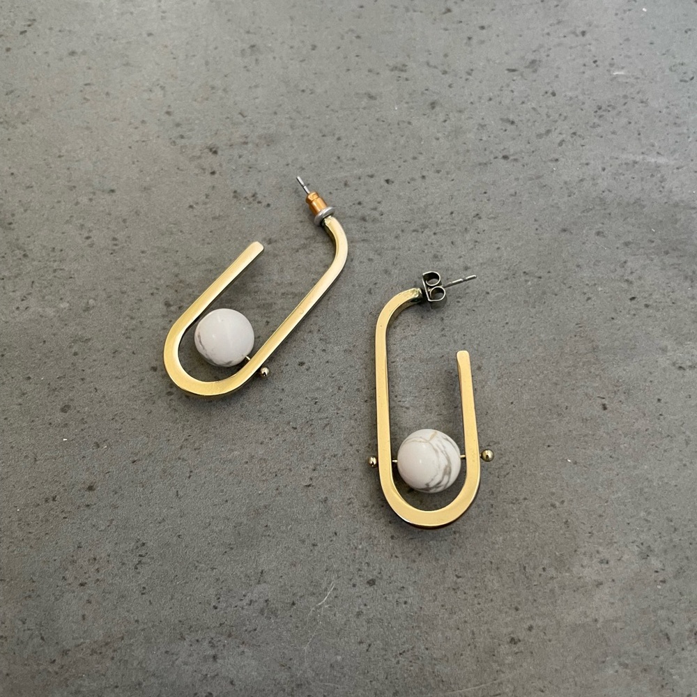 Chic Banana Republic Gold & Stone Drop Earrings